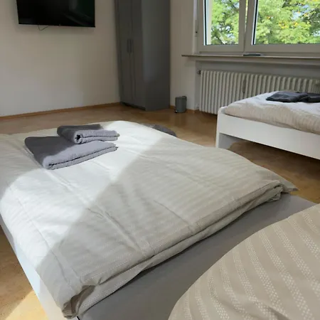 In Bestlage - Voll Ausgestattet Mit Kueche, Wlan, Smart-tvs & Parkplaetze Apartment *