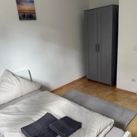 In Bestlage - Voll Ausgestattet Mit Kueche, Wlan, Smart-tvs & Parkplaetze *