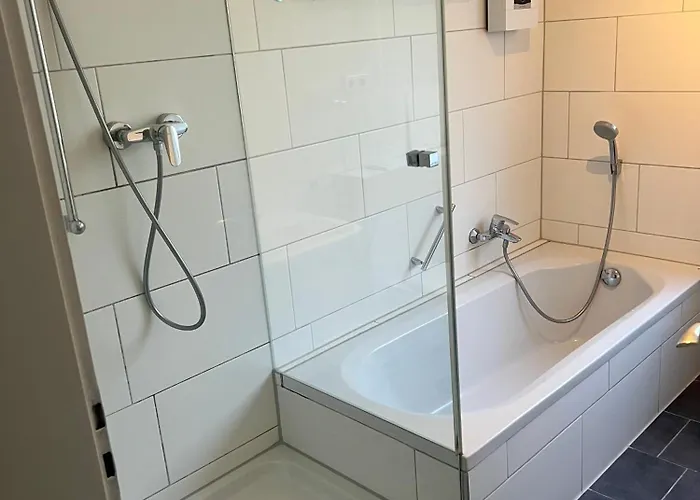 In Bestlage - Voll Ausgestattet Mit Kueche, Wlan, Smart-tvs & Parkplaetze 帕德博恩